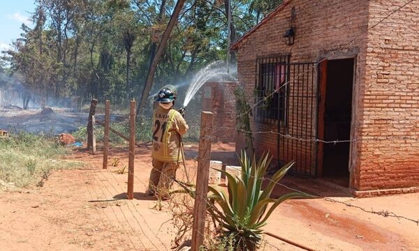 (Video) Reportan incendio en Areguá, cerca de una estación de servicios
