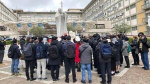 Salud del papa Francisco sigue estable, pero con pronóstico reservado, informan desde Vaticano