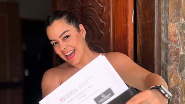 Larissa Riquelme patentó el título de "La novia del Mundial"