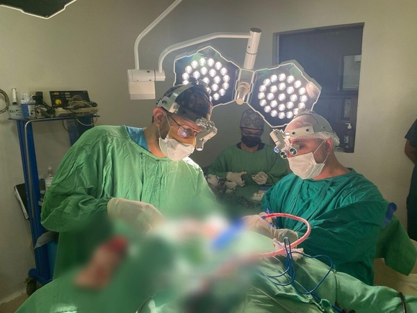 HRE: Realizan exitosa cirugía cerebral y salvan a paciente de 32 años