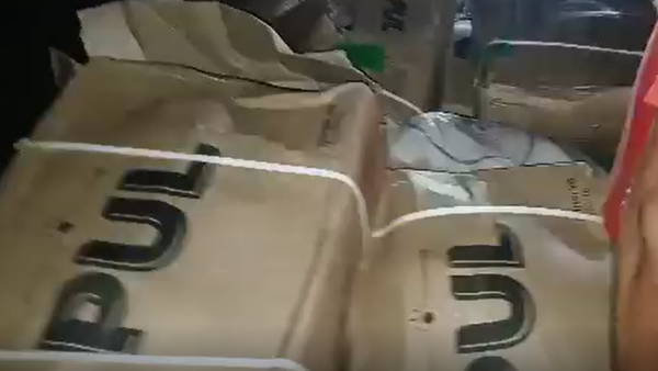 Video: En caravana festejan saqueo de carne que llevaba un camión volcado en Tacuatí