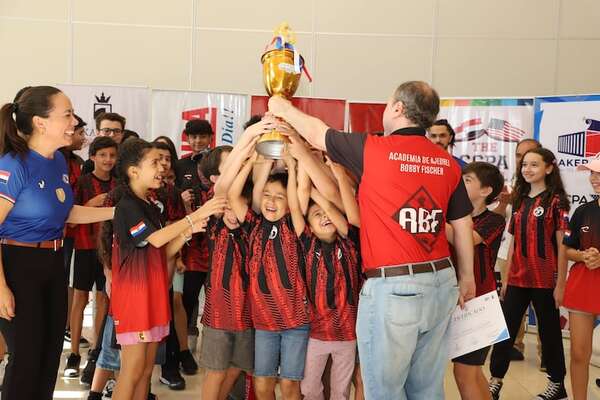 Ajedrez: Consagran a campeones nacionales infantojuveniles - Polideportivo - ABC Color