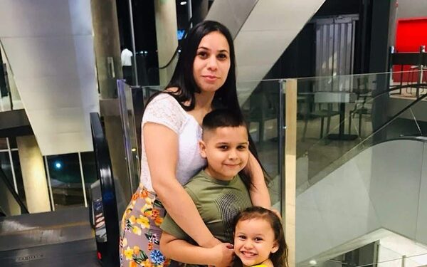 ¡Terrible! Mamá muere en grave accidente vial y sus hijos están delicados