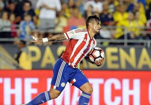 Futbolista y su esposa denuncian que fueron estafados por un arquitecto