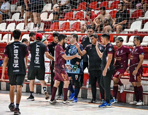 A falta de una fecha, cuatro equipos pelean por avanzar en el grupo 2 de salón