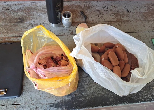 Mujer detenida por robar carne y chorizos - Noticiero Paraguay