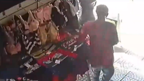 Robó bóxers e intentó escapar en un colectivo