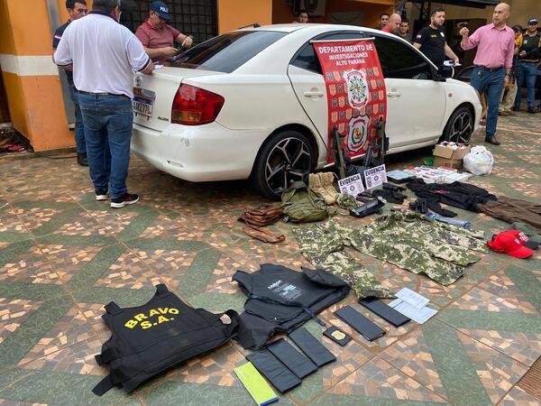 Incautan armas, vehículos y otras evidencias en allanamientos por robo con resultado de muerte - La Clave