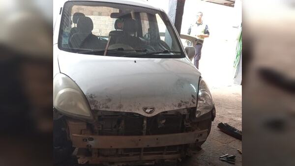 Mediante GPS, Policía recupera vehículo robado: hay tres detenidos - trece