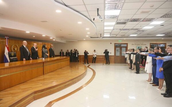 Ministros de la Corte tomaron juramento a jueces, agentes fiscales y defensores públicos – Diario TNPRESS