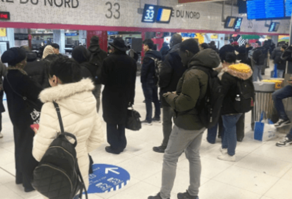 SUSPENDEN CIRCULACIÓN DE TRENES EN PARIS POR EL HALLAZGO DE UNA BOMBA DE LA II GUERRA MUNDIAL