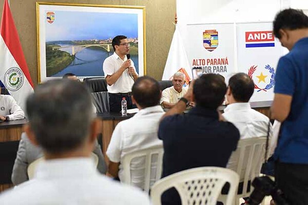 Gobernación de Alto Paraná y Ande firman acuerdo para la iluminación de la Supercarretera | DIARIO PRIMERA PLANA