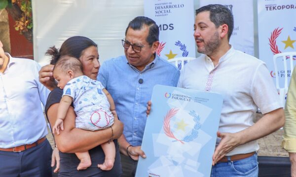 Entregan casi 400 tarjetas de débitos a familias beneficiarias de Tekoporã Mbarete en Asunción - .::Agencia IP::.