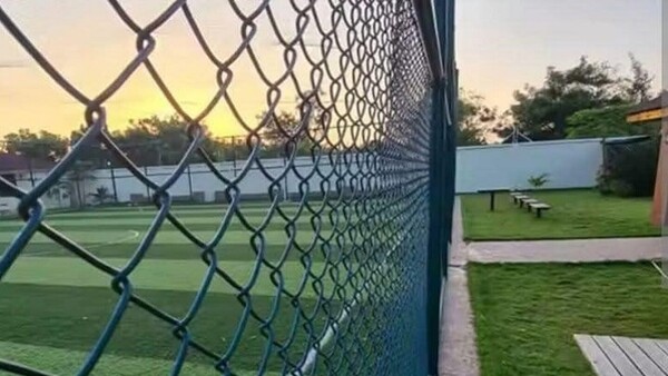 Jugador muere electrocutado en cancha de fútbol