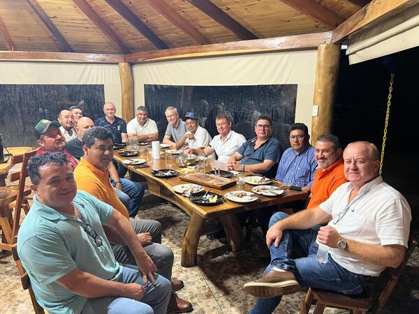 Intendentes de Itapúa reafirmaron el apoyo y total respaldo al Gobernador Javier Pereira