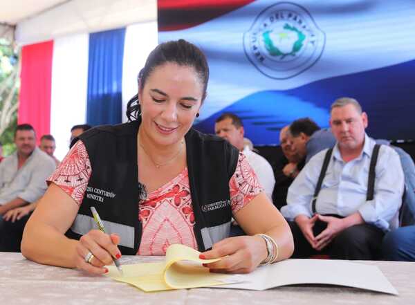 MOPC firmó contratos para pavimentación asfática de 62 km entre dos distritos de Alto Paraná - .::Agencia IP::.
