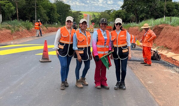 Mujeres de pueblos originarios lideran mejoras en caminos rurales