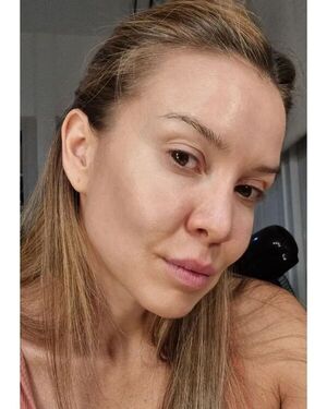 Dallys Ferreira se muestra al natural en redes sociales