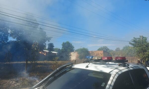 Incendio de pastizal en el barrio Santa Clara de Presidente Franco