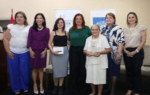 MinMujer y PNUD entregaron premio a 10 mujeres ganadoras de Concurso Nacional de Fotografía «Mujeres que Hacen” - .::Agencia IP::.
