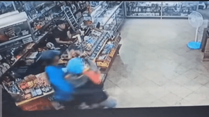 Violento asalto en minimercado sobre 21 proyectadas, Barrio Obrero - 1000 Noticias