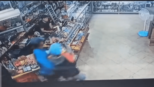 Violento asalto en minimercado sobre 21 proyectadas, Barrio Obrero - 1000 Noticias