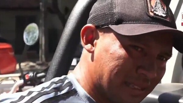 CUIDACOCHES ROMPIÓ EN LLANTO AL SER DETENIDO COMO PARTE DEL OPERATIVO PARA DESPEJAR LAS CALLES