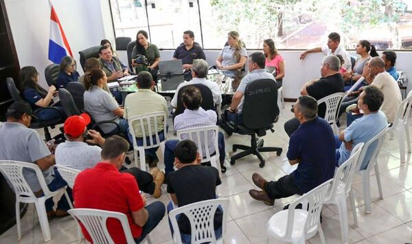 Intensa jornada de atención y entrega de títulos realizó el INDERT en Alto Paraná