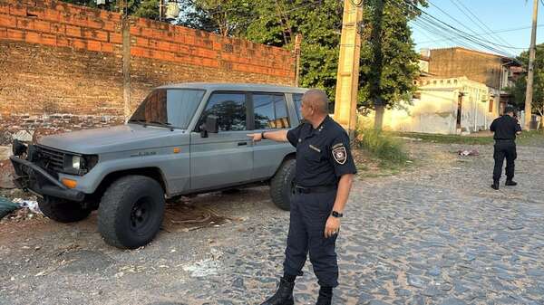 Encuentran camioneta robada con chapa de otro vehículo adentro - Policiales - ABC Color
