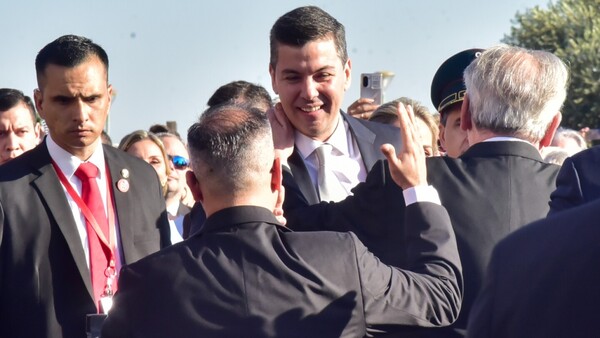 Más de G. 4.000 millones gastó Peña solo en pasajes de 40 viajes