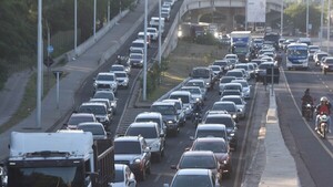 Caos vehicular en capital por falta de transporte eficiente