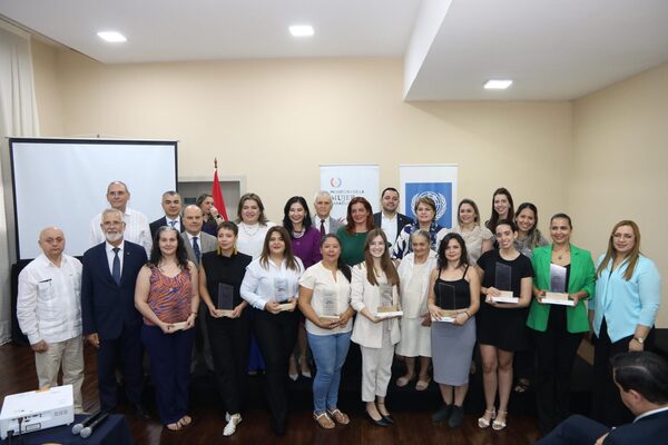 Ministra invita a luchar por la equidad y la justicia - 1000 Noticias