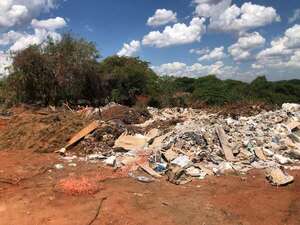 Luqueños pagan “doble” por deficiente recolección de basura - Política - ABC Color