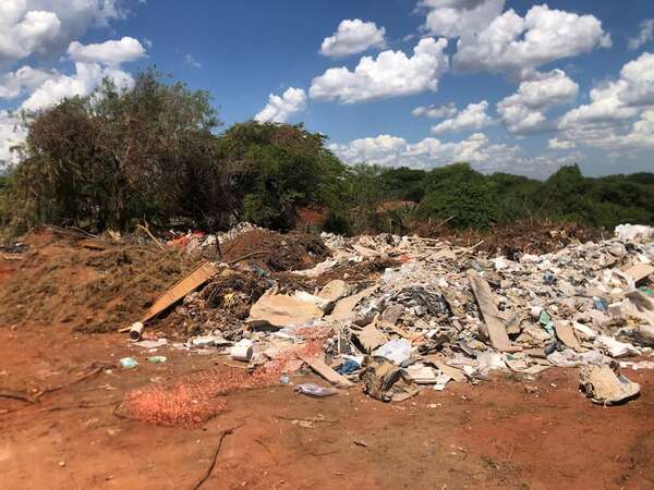 Luqueños pagan “doble” por deficiente recolección de basura - Política - ABC Color