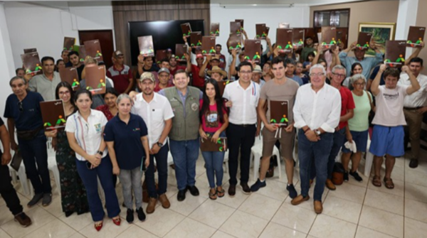 Cerca de un centenar de títulos de propiedad más para familias campesinas del Alto Paraná - .::Agencia IP::.