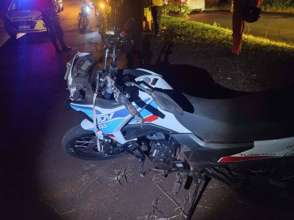 Tragedia en Ciudad del Este: joven cayó de su moto y falleció - trece