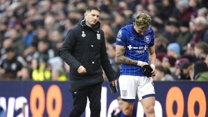 Julio Enciso es titular en el Ipswich Town