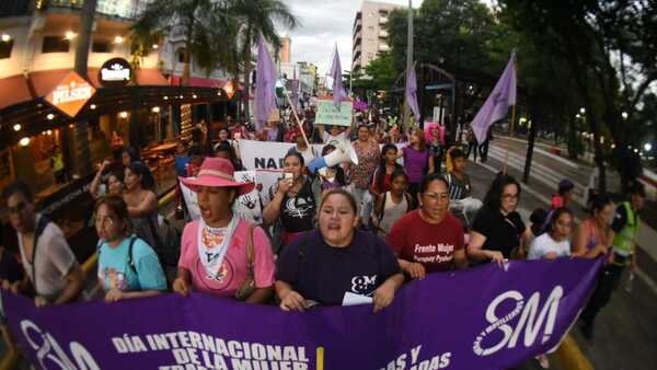 Mujeres marchan en reivindicación de sus derechos este sábado