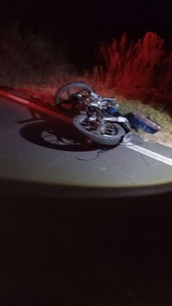Joven motociclista muere en Ayolas tras chocar aparentemente contra un caballo - Nacionales - ABC Color