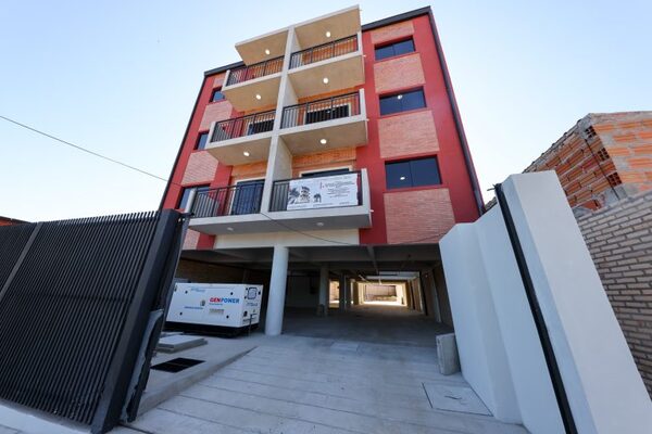 Edificio con 12 departamentos en Luque está listo y en pocos días se habilitará postulación - .::Agencia IP::.