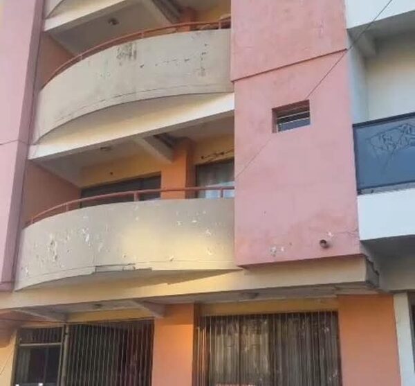 Estudiante brasileña cae desde el tercer piso de un edificio en Ciudad del Este
