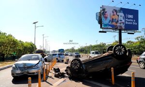 Triple choque en avenida Ñu Guasu provoca caos vehicular