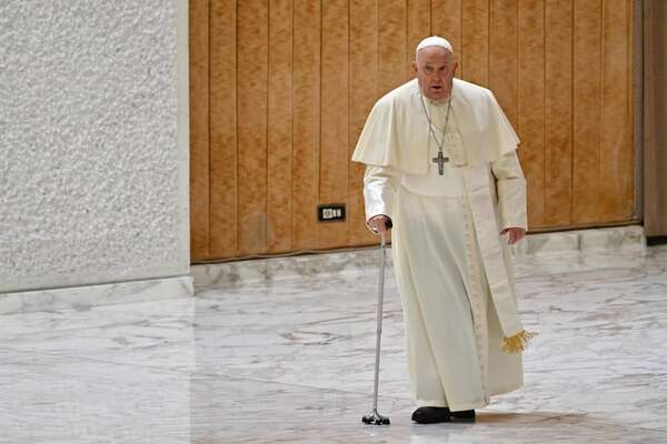 Papa Francisco muestra “buena respuesta” a terapia y “mejora” tras 23 días en hospital - Mundo - ABC Color