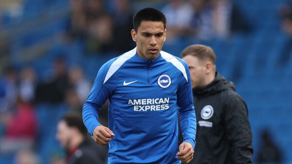 Gómez sigue sumando minutos en la Premier League