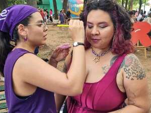 Mujeres marchan en Asunción por sus derechos y contra la violencia de género - Nacionales - ABC Color
