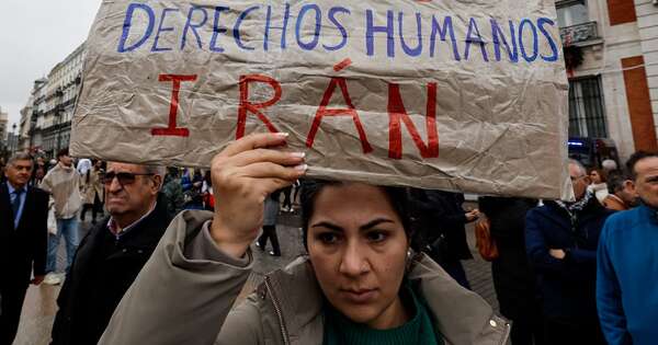 La Nación / Mujeres se rebelan: la disidente Mohammadi asegura que derrocarán el sistema islámico iraní