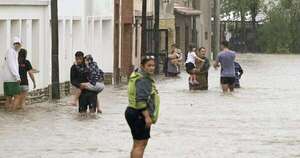 La Nación / Tras lluvias que dejaron 13 muertos, hay que reconstruir toda una ciudad argentina, dicen