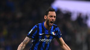 El Inter sufre, remonta y consolida el liderato