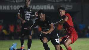 Libertad salva el invicto sobre el final