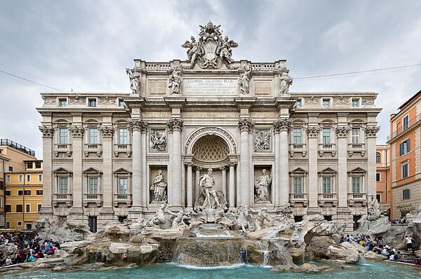 La tradición de tirar una moneda a la Fontana de Trevi recauda al año alrededor de un millón de euros: ¿dónde va ese dinero?
